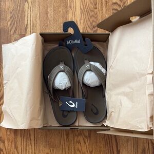 NWT OluKai Men’s Brown Flip Flops size 11